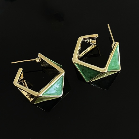 ✨Beautiful Enamel Loop Earrings Gold Plated Silver - Picture 1 of 1